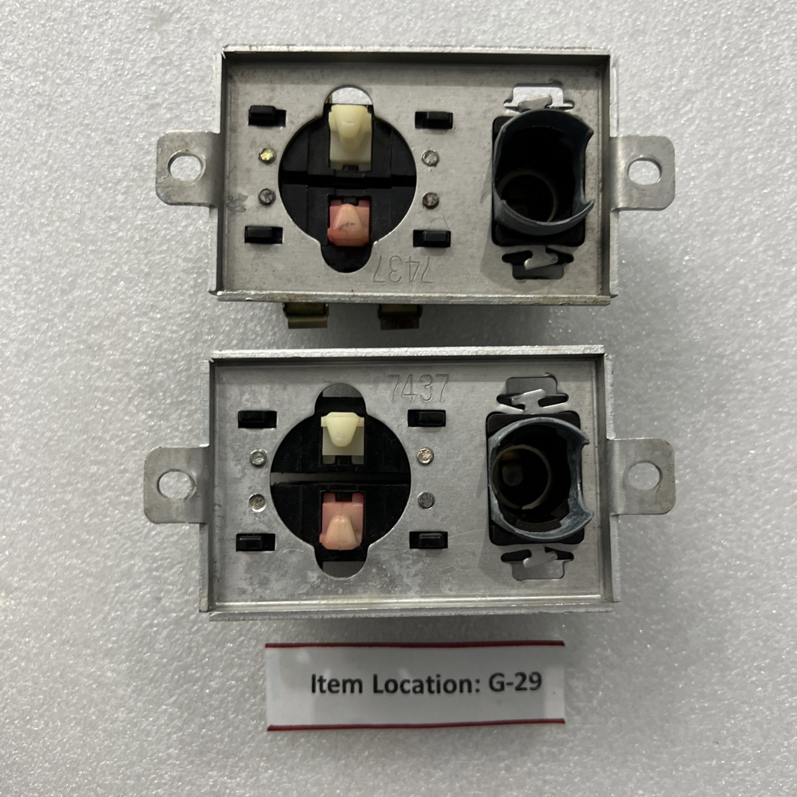 Furnas BJK & BJJ Contact Block Assembly + Pass & Seymour socket 75W 125V