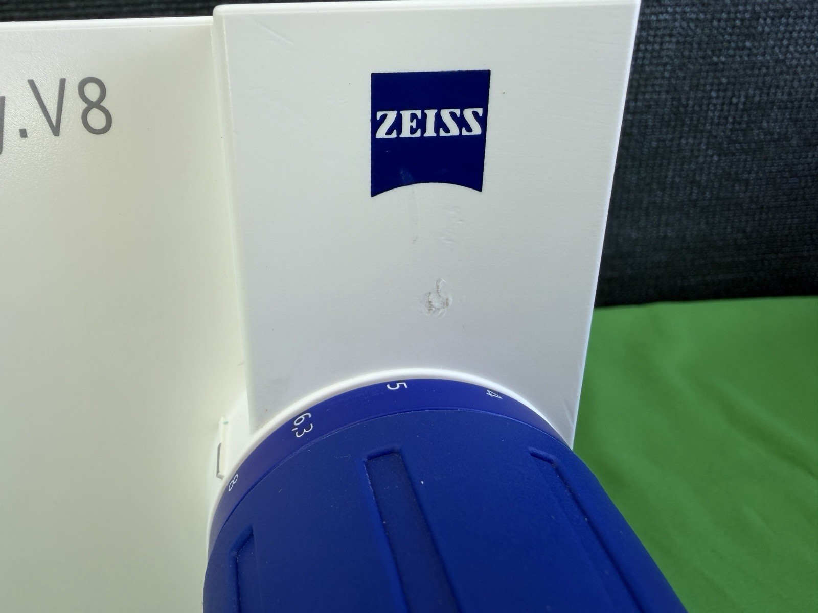 ZEISS SteREO Discovery.V8 Microscope Body w/ Achromat S 0.5x Objective Lens