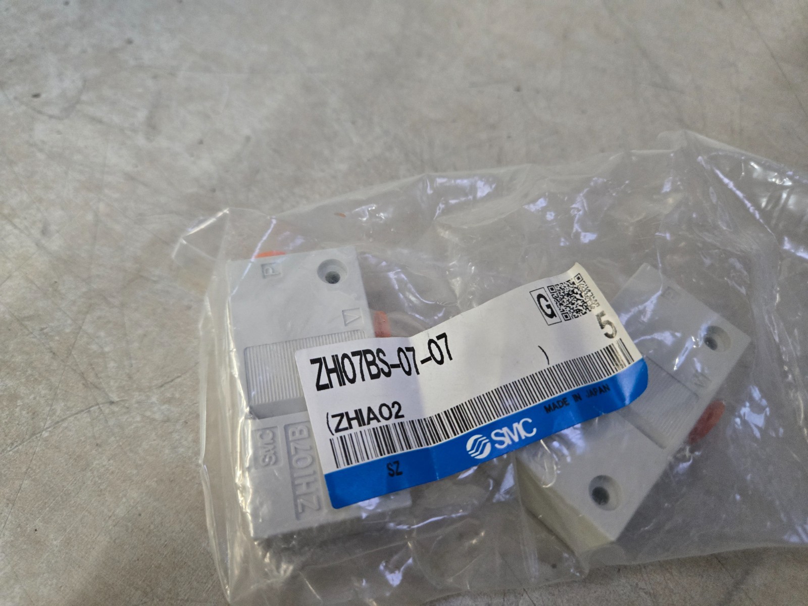 Lot of 2 Sealed SMC ZHI07BS-07-07 VALVES