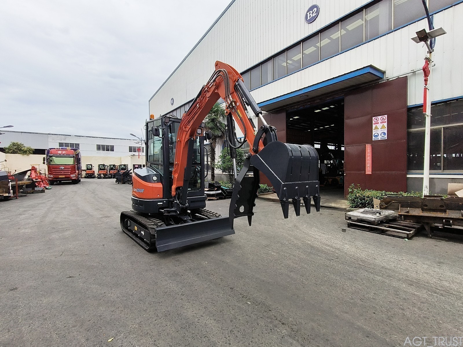 CFG-35UF 3.5Ton Mini Excavator w/ Hydraulic Thumb Kubota Diesel Engine USA Stock