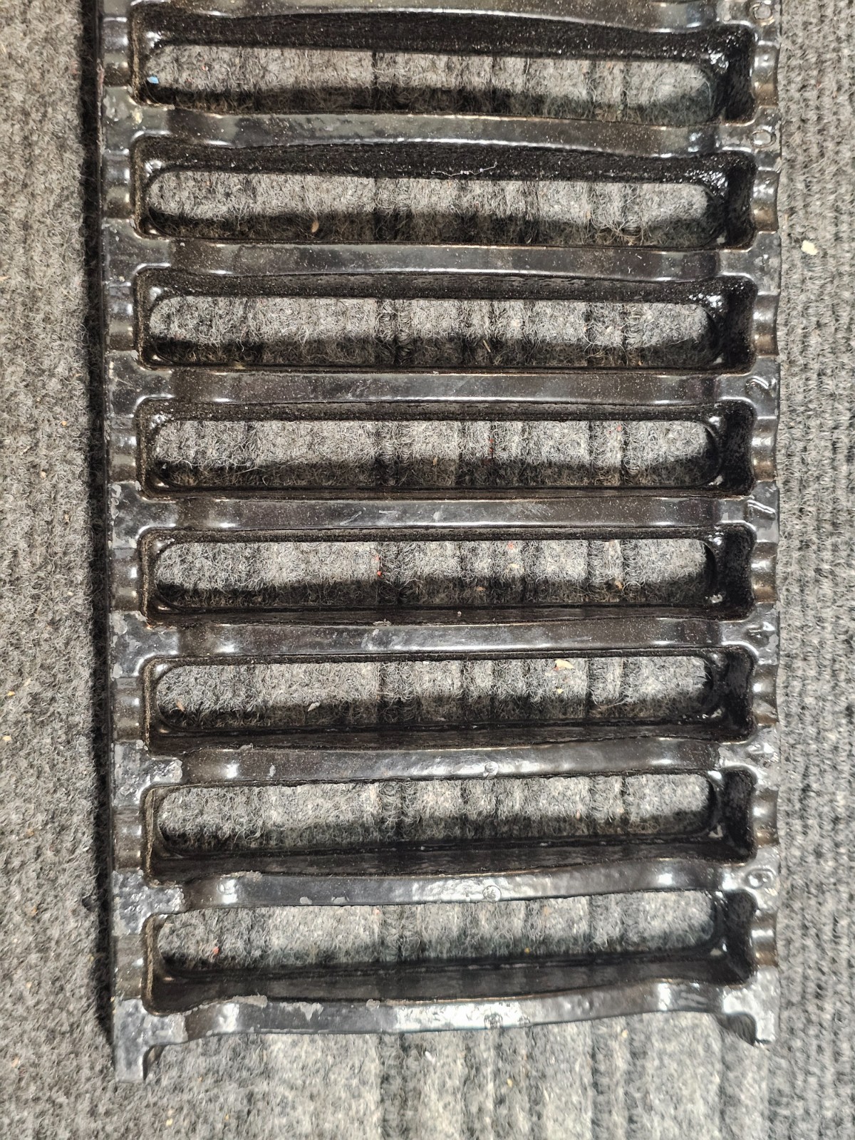 ZURN P6-DGC 5 3/8 in Width 19.5″ Length, Ductile Iron Grate Rectangular Slotted
