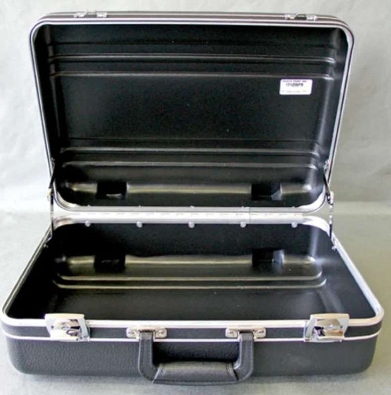 171206PR – PLATT LUGGAGE – HEAVY-DUTY POLYETHYLENE CASE WITH PARALLEL RIB PATTER