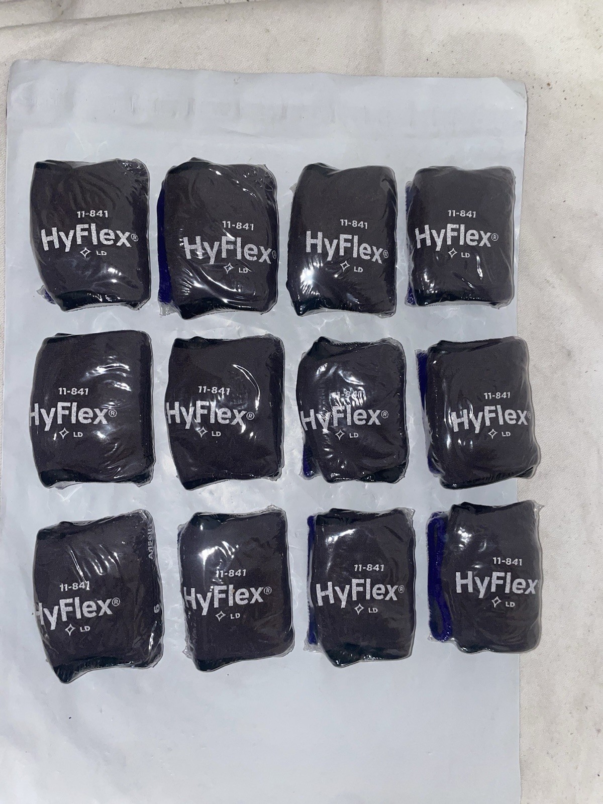 12 Pair Ansell HyFlex 11-841 Size 6 (Extra Small) Nitrile Foam Coated Gloves