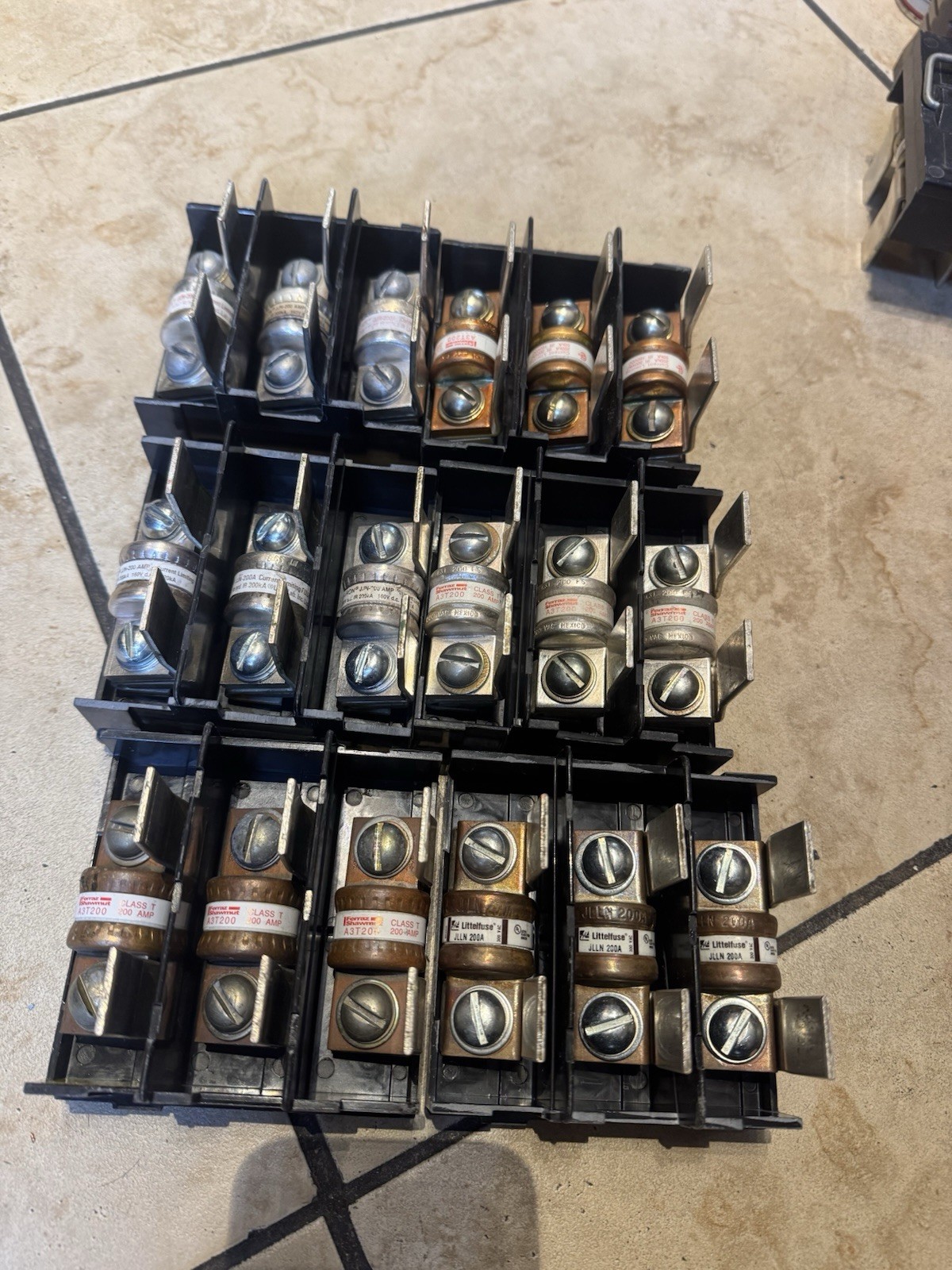 BoltSwitch PT324 PullOut 200A 3Pole 240V Included Fuses Shipping Same Day.