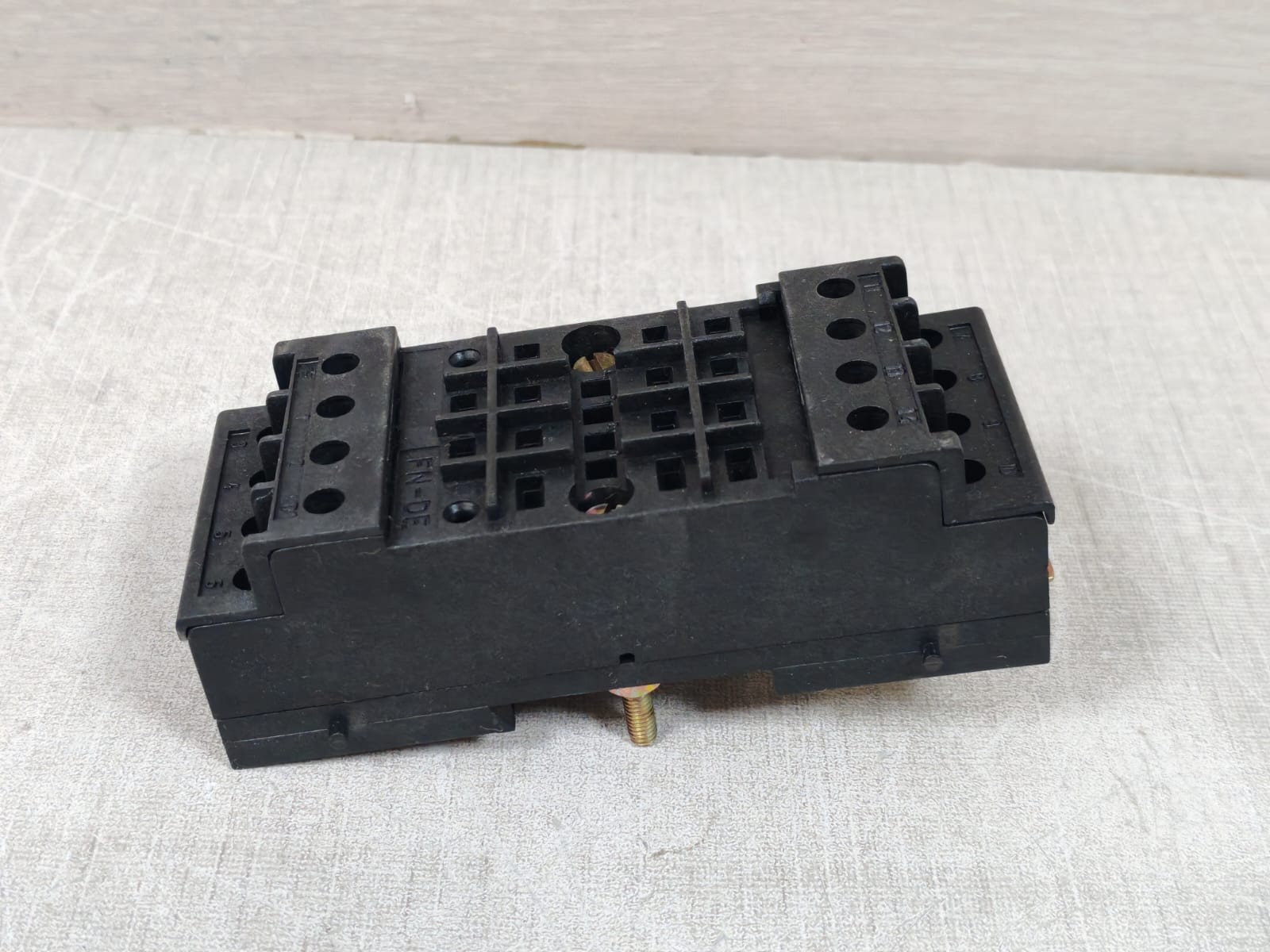 LOT 2PCS SIEMENS 7XP9013-0 SURFACE MOUNTING SOCKET