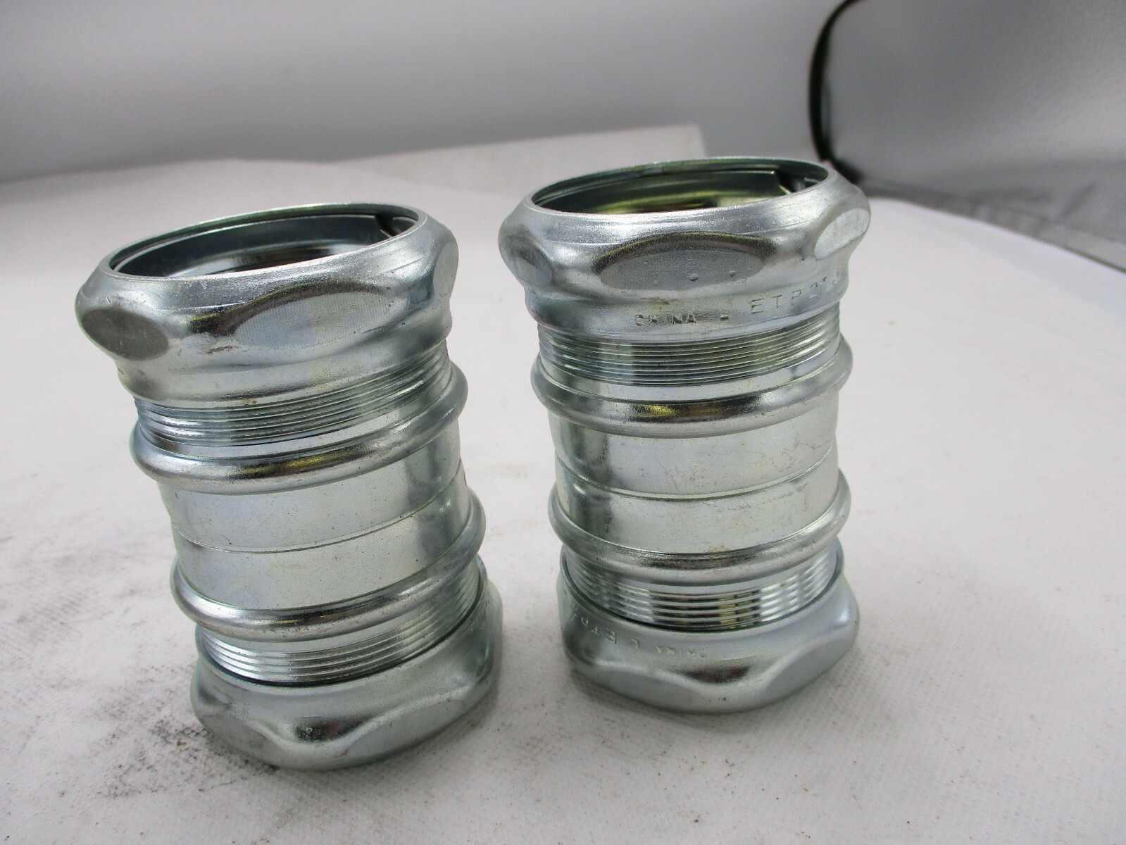 NEW BOX OF 2 EGS 6200SR 2″ RAINTIGHT EMT COUPLING