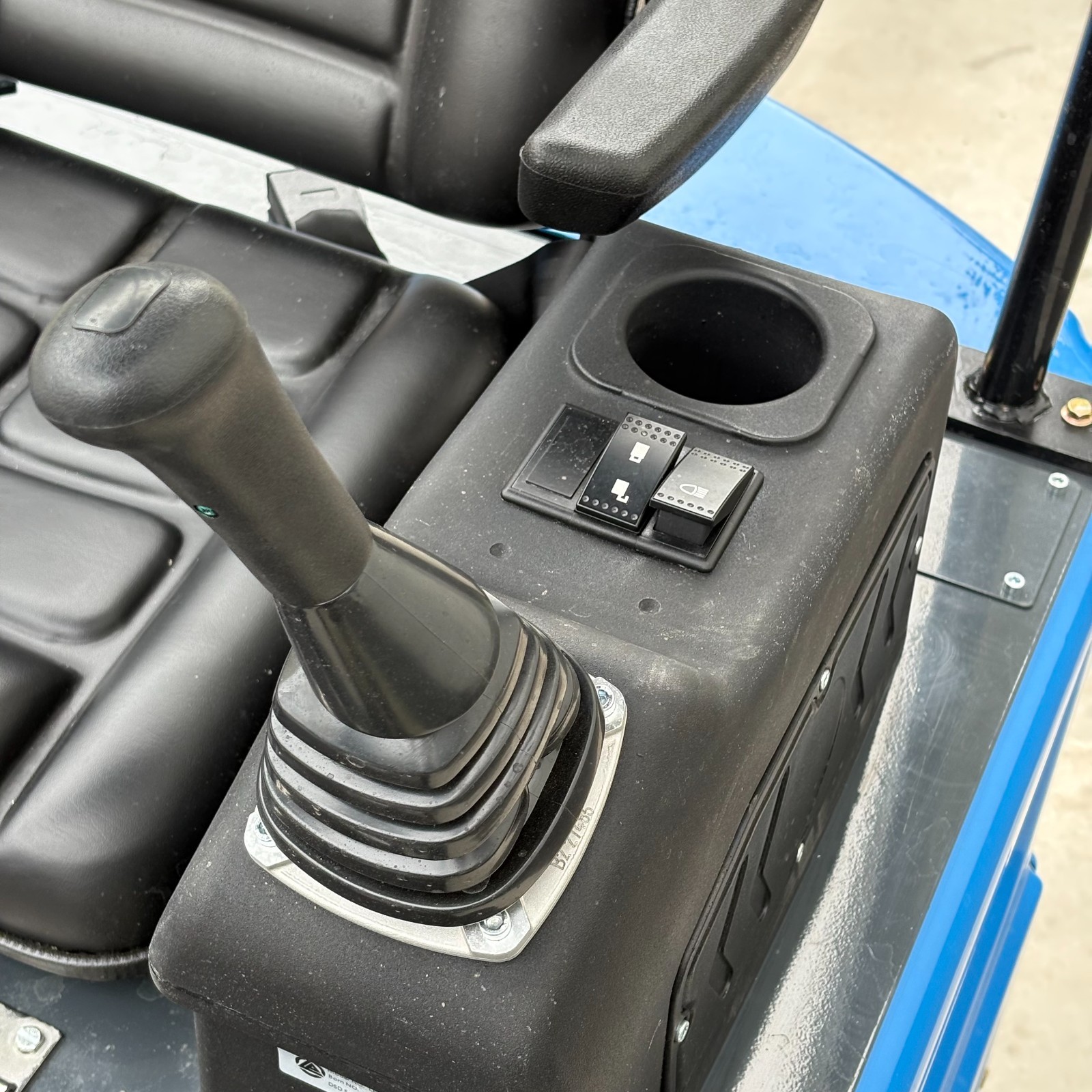 4,000 lbs Mini Excavator | KUBOTA Diesel Engine | Hydraulic Thumb，Compact Digger