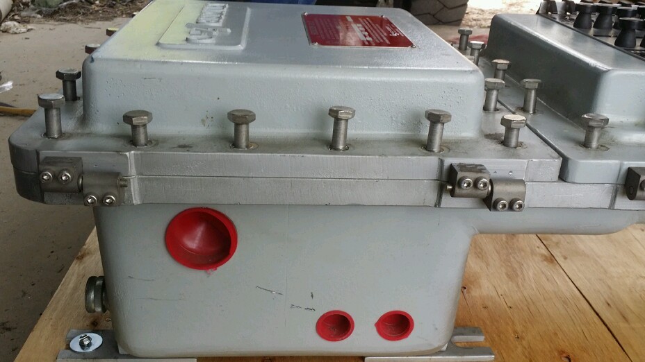 0-Z Gedney Ser D1P Panelboard Explosion & Fire Proof 225 amp 3 Ph D1P28-24-GB