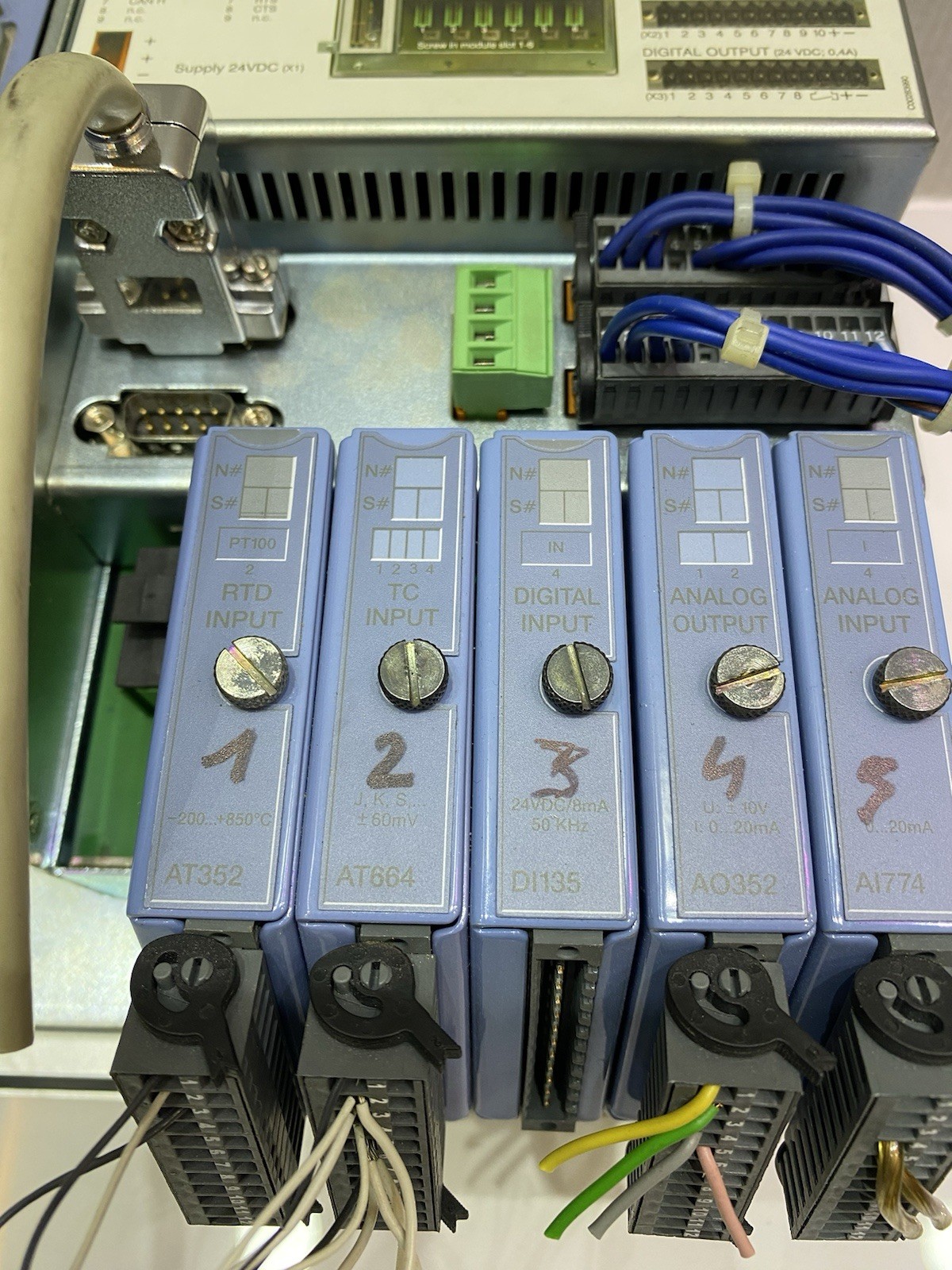 B&R PP41 4P3040.01-490 Panel PC With 3IF681.96 ,AT352,AT664,DI135,AO352,AI774