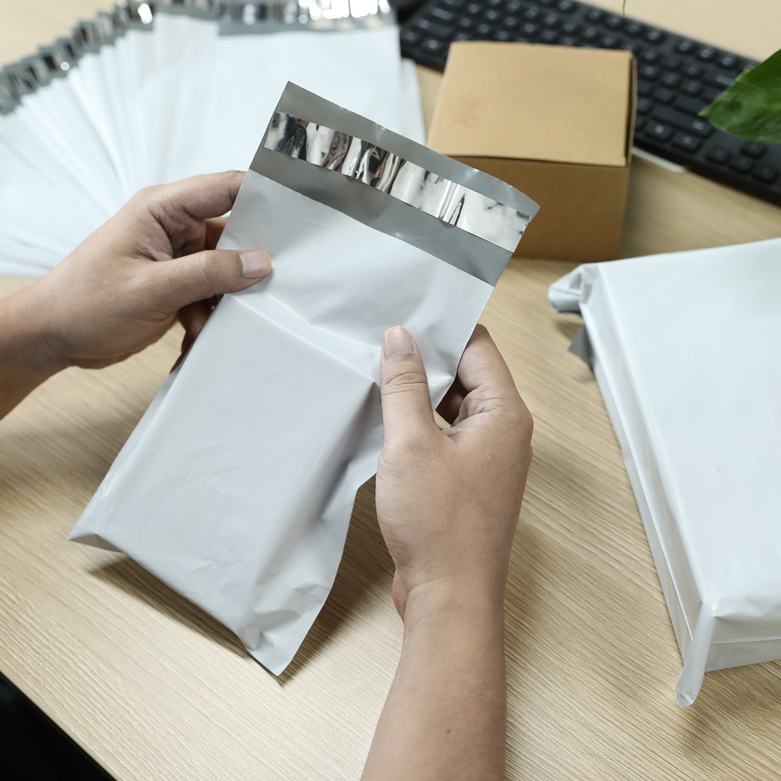 500-1000 PCS 6×9 7.5×10.5 14×17 Poly Mailers Shipping Envelopes Self Sealing Bag