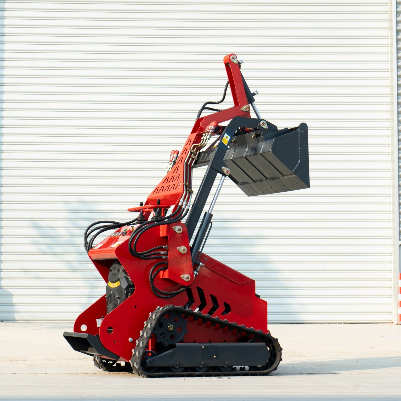 NEW 2645Lbs Tracked Mini Skid Steer Loader 23HP 3-Pumps Dual Level Operation EPA
