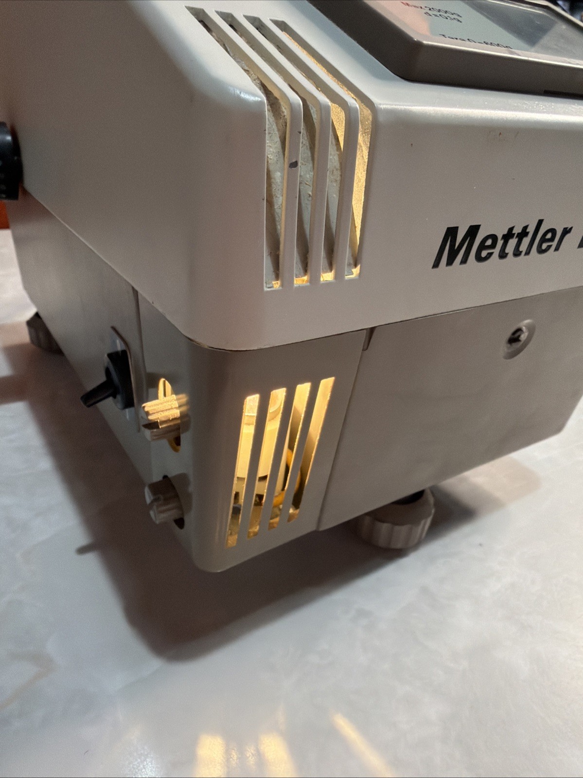 Mettler E2000 2kg Capacity Gram Scale w/ 5″ Table – 120V – E 2000 – Tested GOOD!
