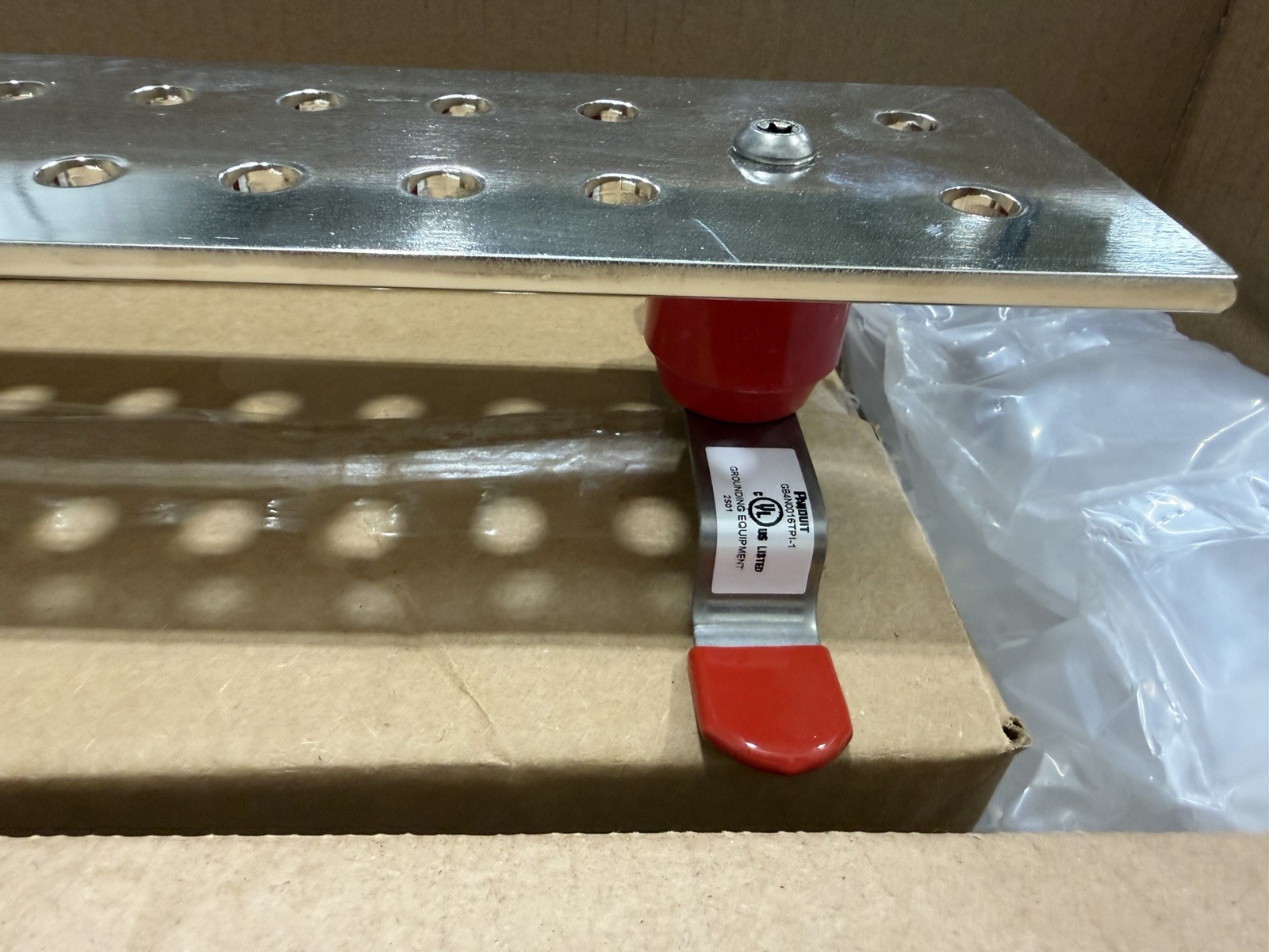 Panduit GB4N0016TPI-1, Tin Plated Ground Bar,24IN LG, 16 POS.