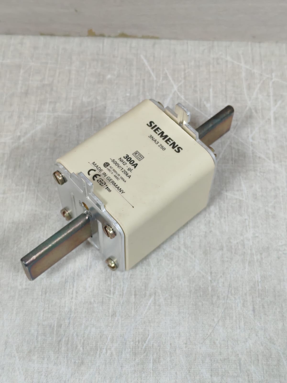 LOT 2PCS SIEMENS 3NA3250 500V 300A LV-HRC-FUSE LINKS