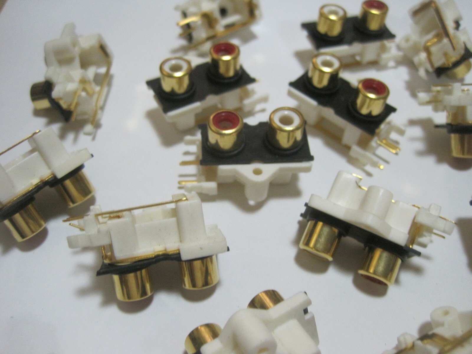 25 Qty PCB Mounting Socket Gold Plated RCA Female Jack Temple Star RL-1416-2G
