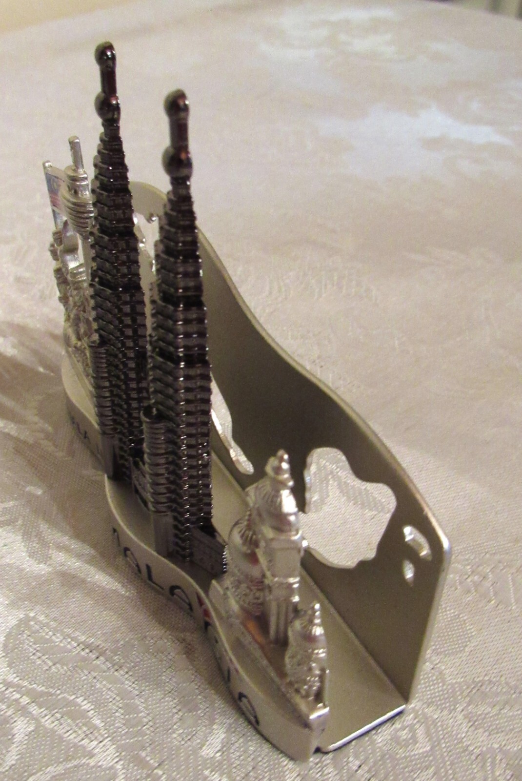 Kuala Lumpur Malaysia Business Card Holder * Pertronas Twin Towers * Silver Tone