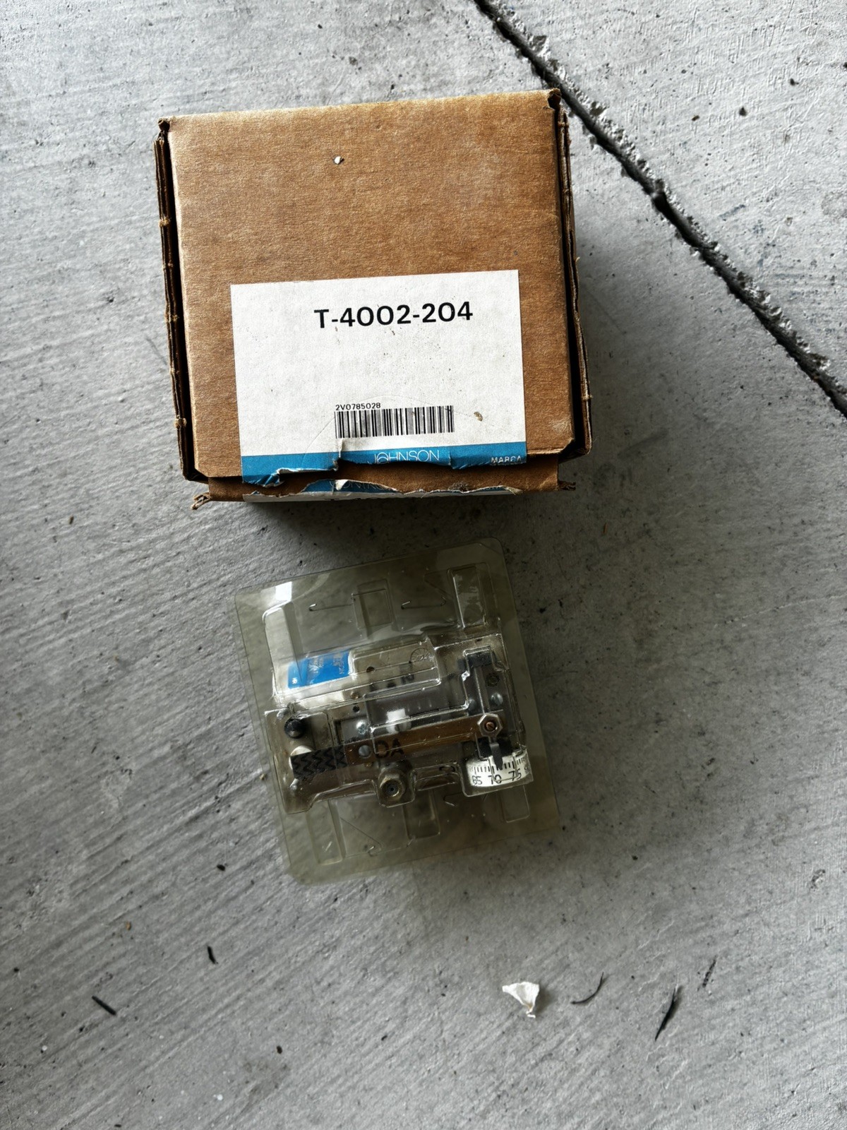 Johnson Controls Pneumatic Vertical Thermostat T-4002-204