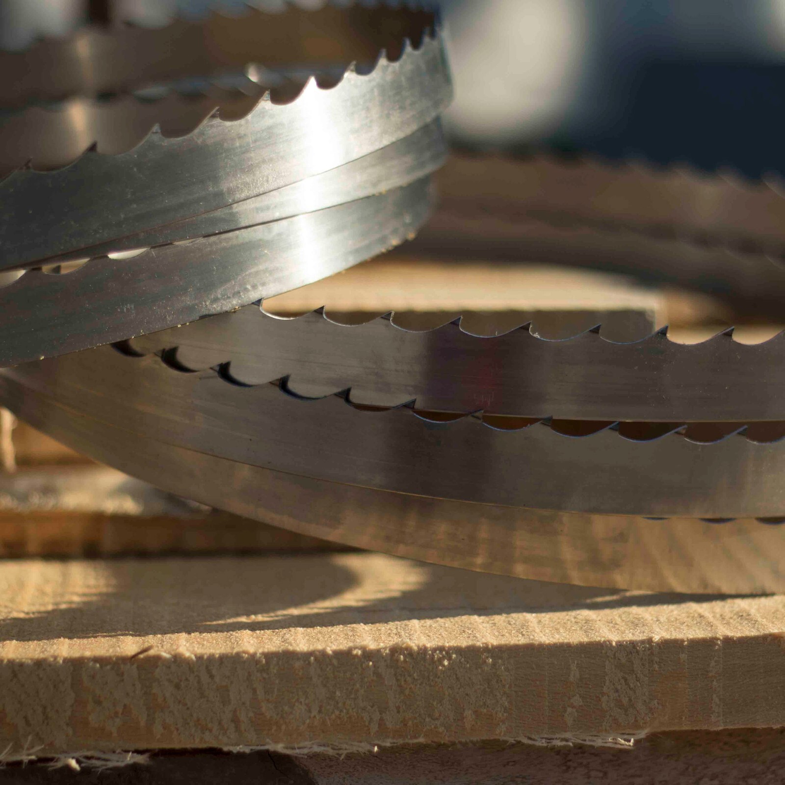 NEW Wood-Mizer DoubleHard Sawmill Bandsaw Blades for Portable Sawmills – 5 Pack