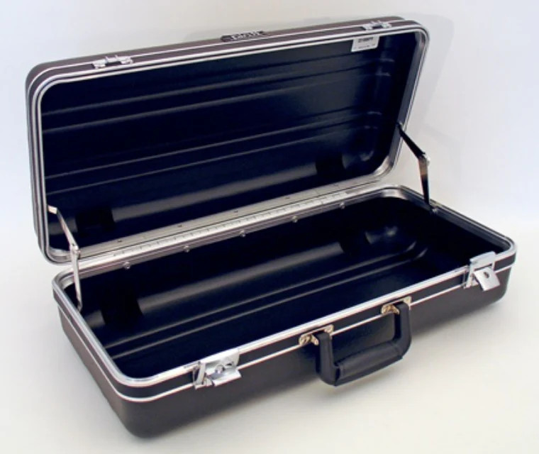221006PR – PLATT LUGGAGE – HEAVY-DUTY POLYETHYLENE CASE WITH PARALLEL RIB PATTER