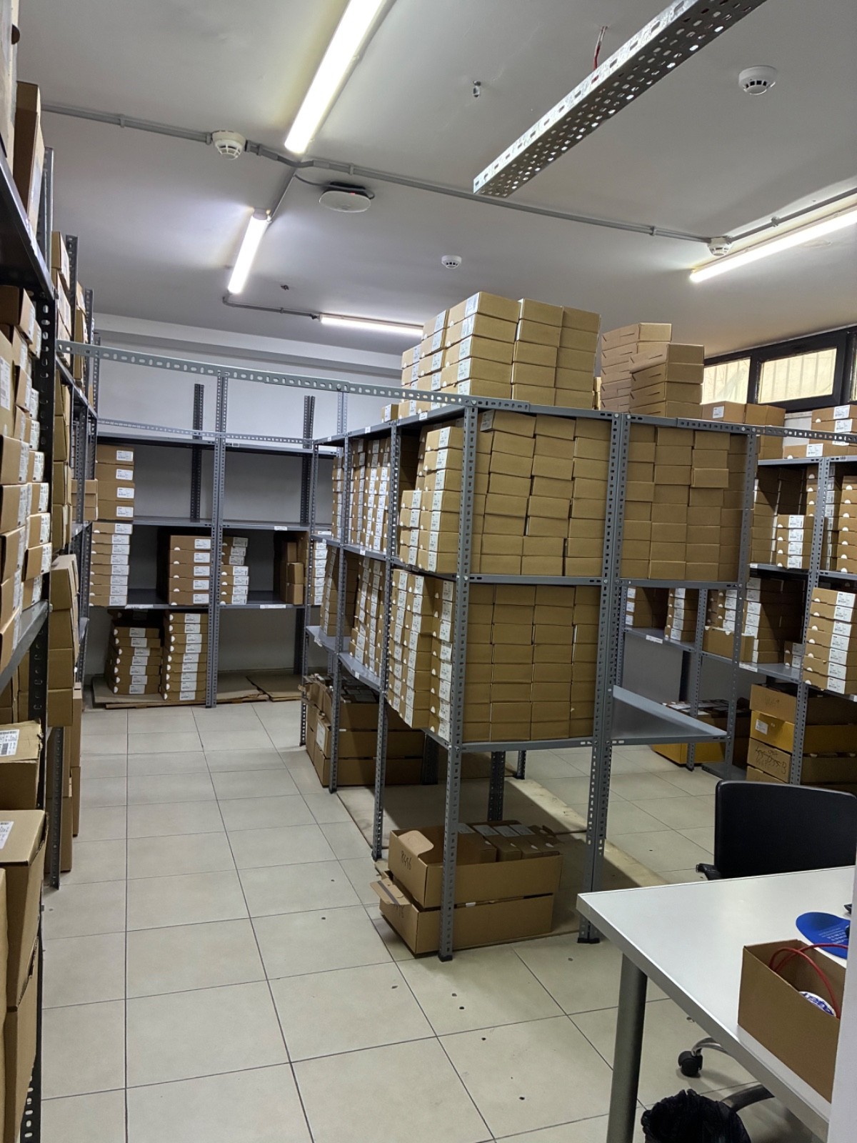 Lenze i510 Frequency inverter Type I51AE155B10V10000S Material number: 16128697