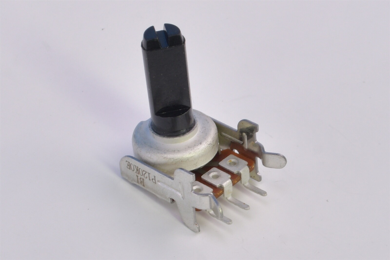 50 TT Electronics 5 kilOhm 1 Gang Linear Snap In Audio Potentiometer 0.05W