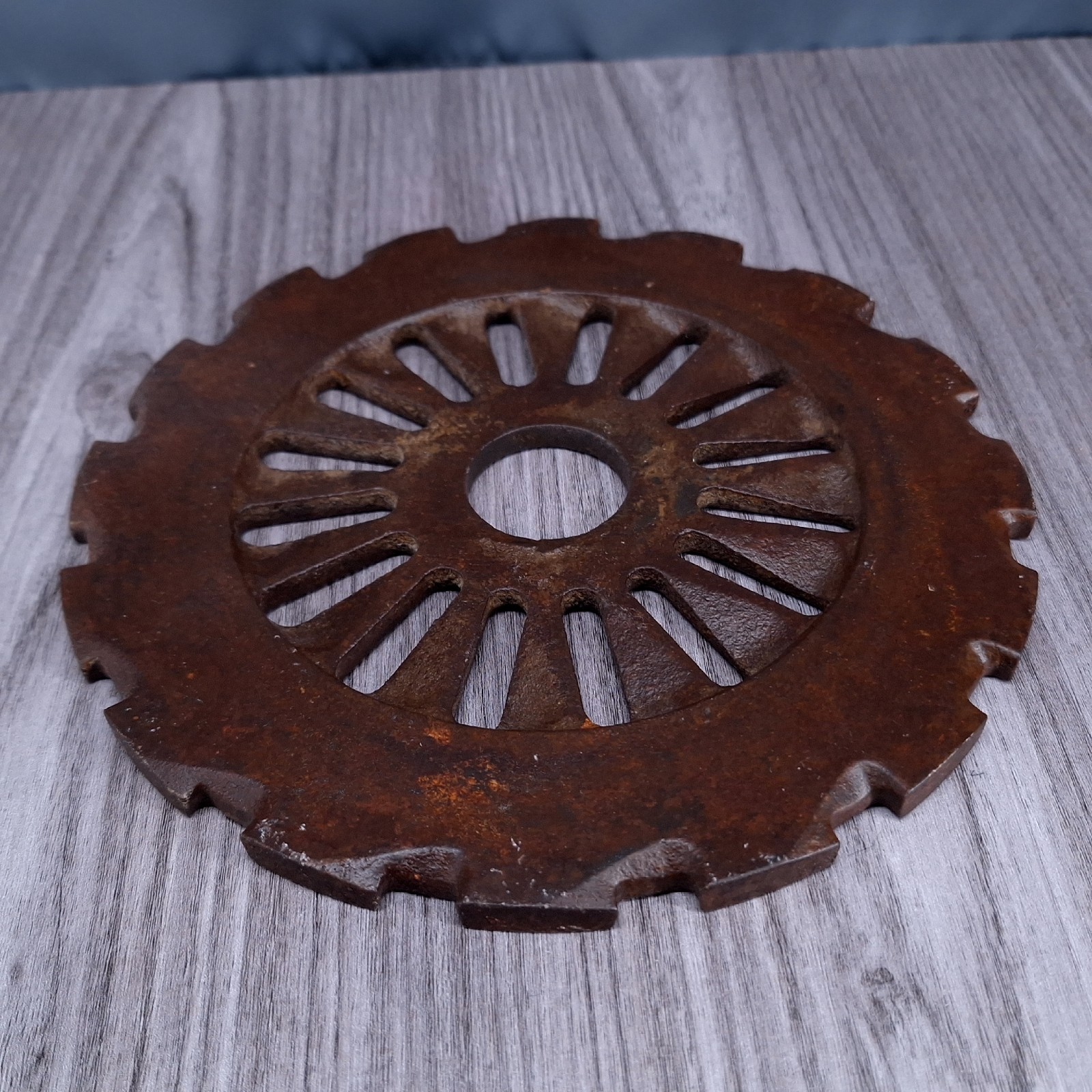 Vtg Cast Iron Corn Seed Planter Plate Extra Small 1975A