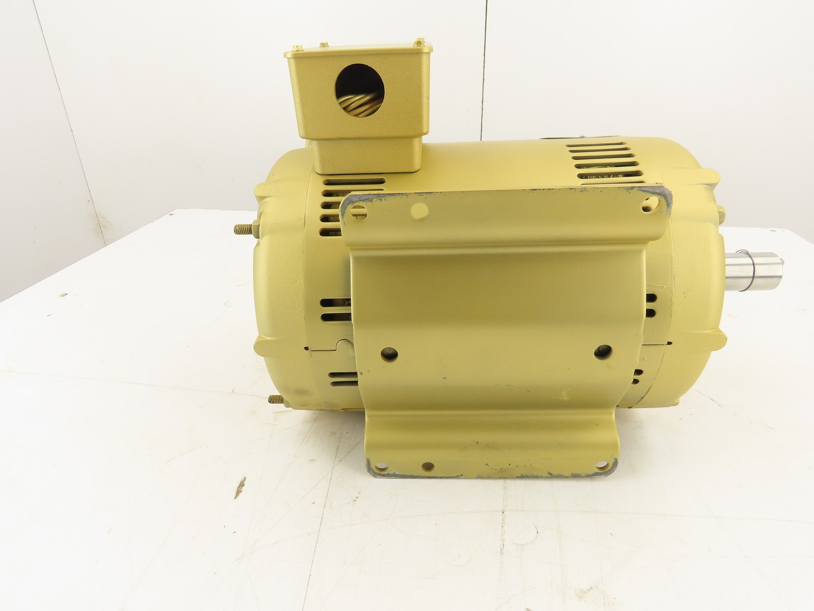 Baldor Electric Motor 10 HP 230/460V 3PH 1770 RPM 215T Frame Compare to EM3313T