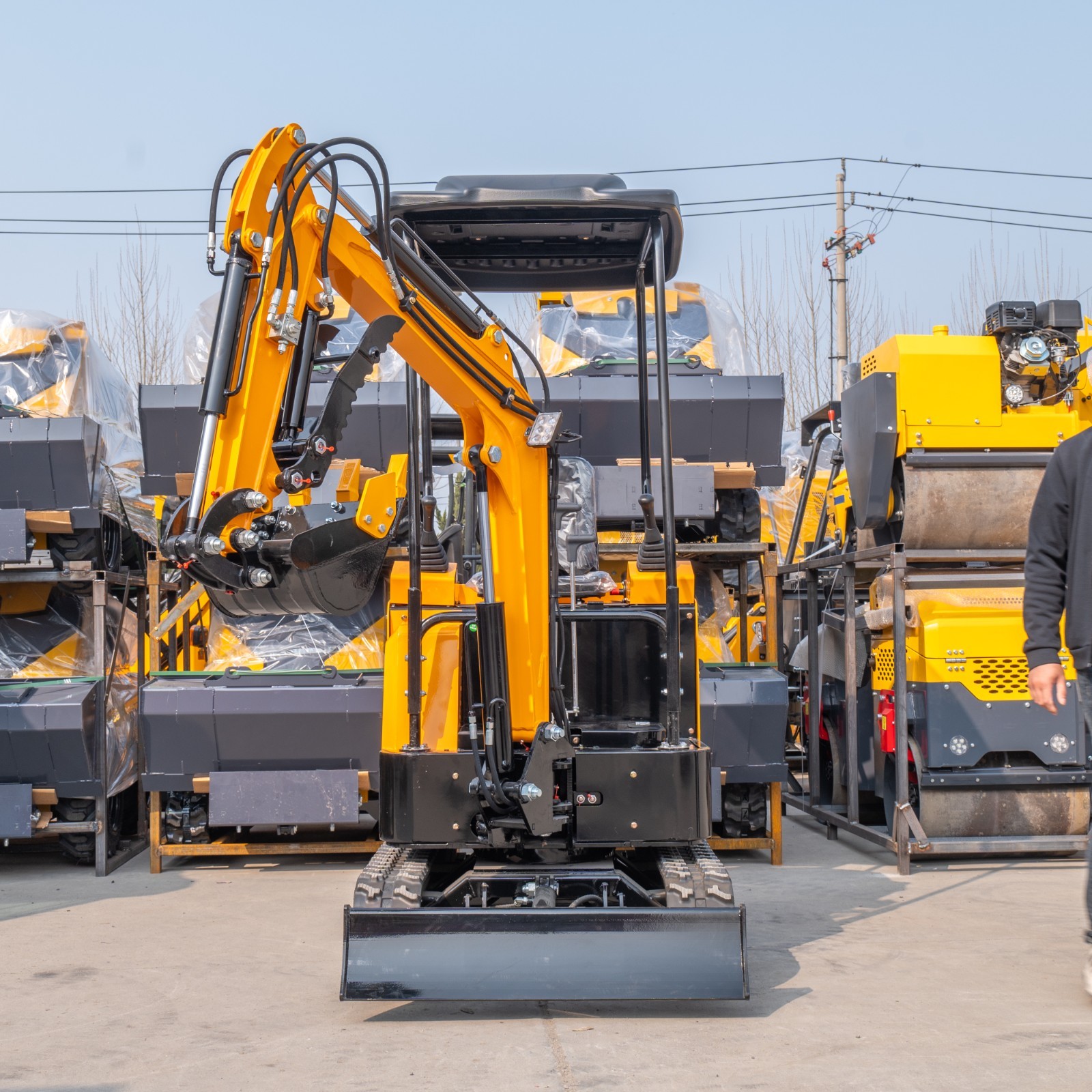 FREE SHIPPING 13.5HP Mini Excavator 1.5 Ton EPA Engine Hydraulic Thumb Digger