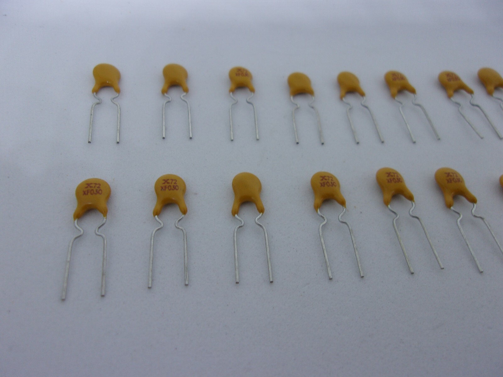 20Pcs Pack Lot RXEF030 72V 0.3A Polymer PPTC Recoverable Fuse X72 XF030 DIP 2Pin