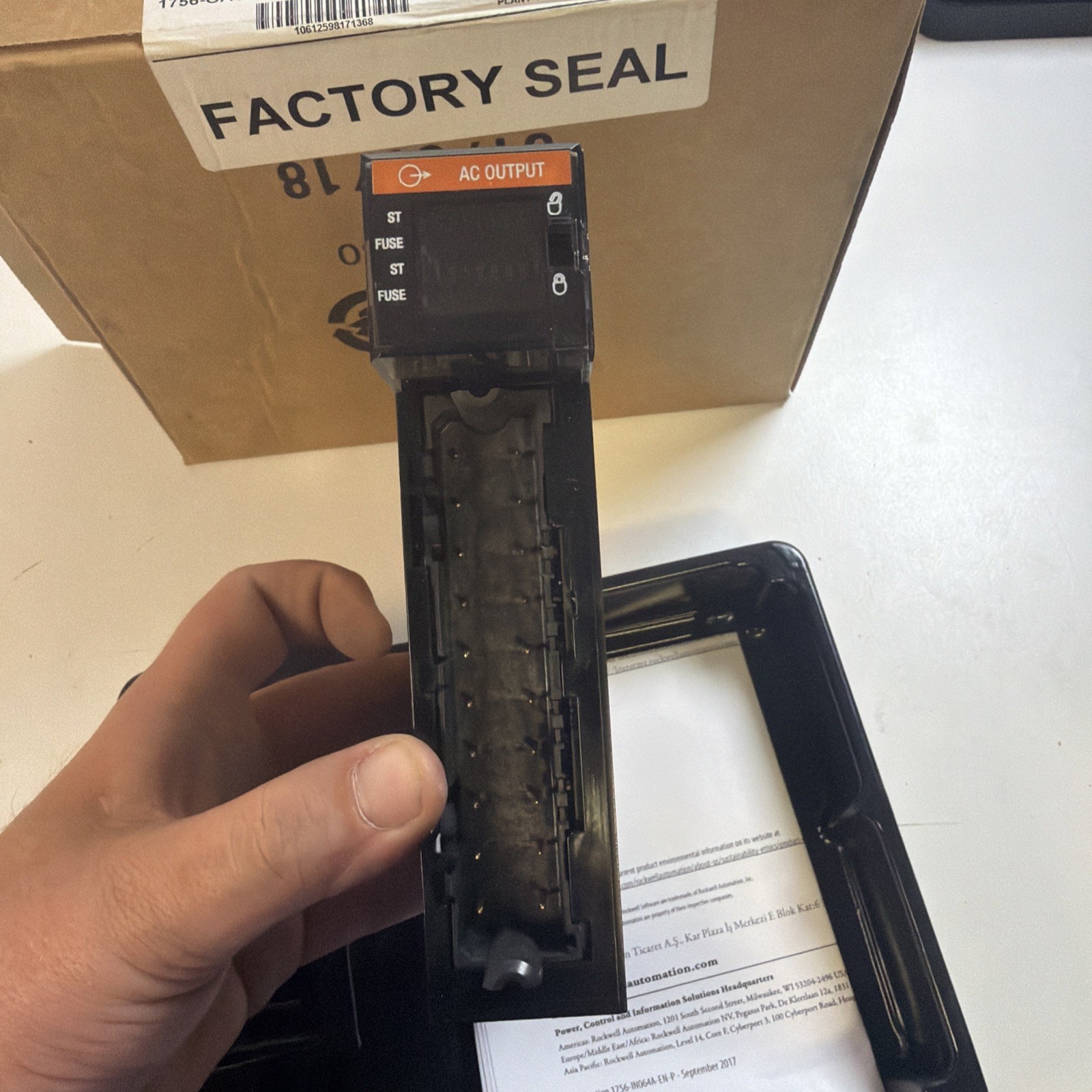 New Allen Bradley 1756-OA16 Series A ControlLogix 16 Point Module
