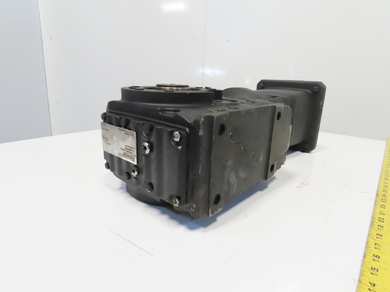 Sew Eurodrive 8.71:1 Ratio 3000RPM MAX 344RPM Thru Shaft Output Gearbox