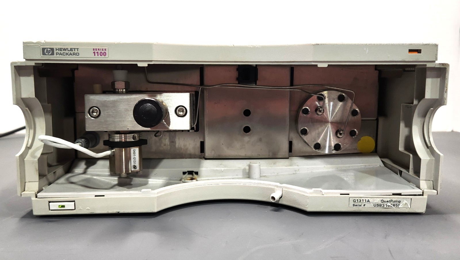 Hewlett Packard Series 1100 G1311A QuatPump HPLC Unit 100-240V AC Power Tested