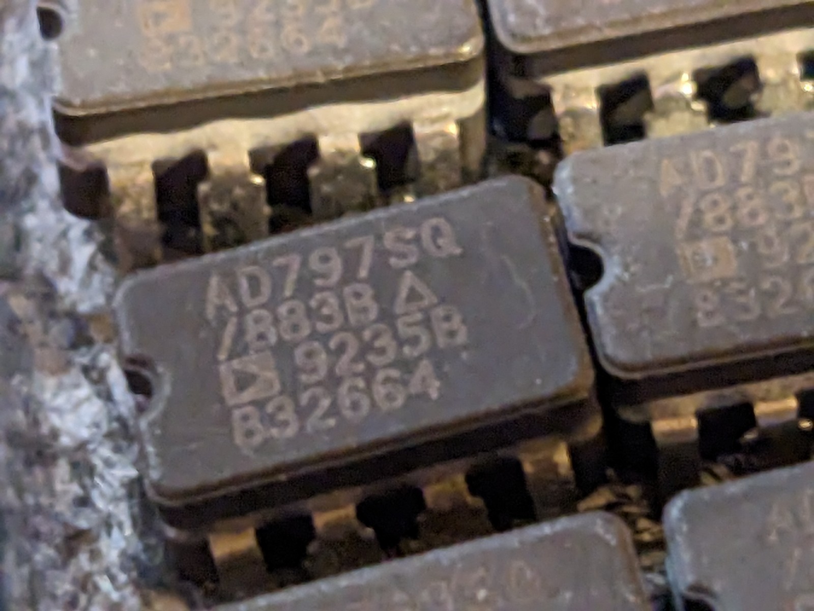 Analog Devices AD797SQ Ultra-Low Noise Op-Amp 8-Pin DIP 8 – Military take-offs