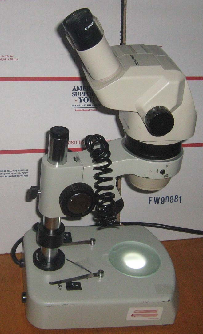 OLYPUS SZ3060 Microscope SZ30 Stereo Zoom Binocular /Base light source & Eyepiec