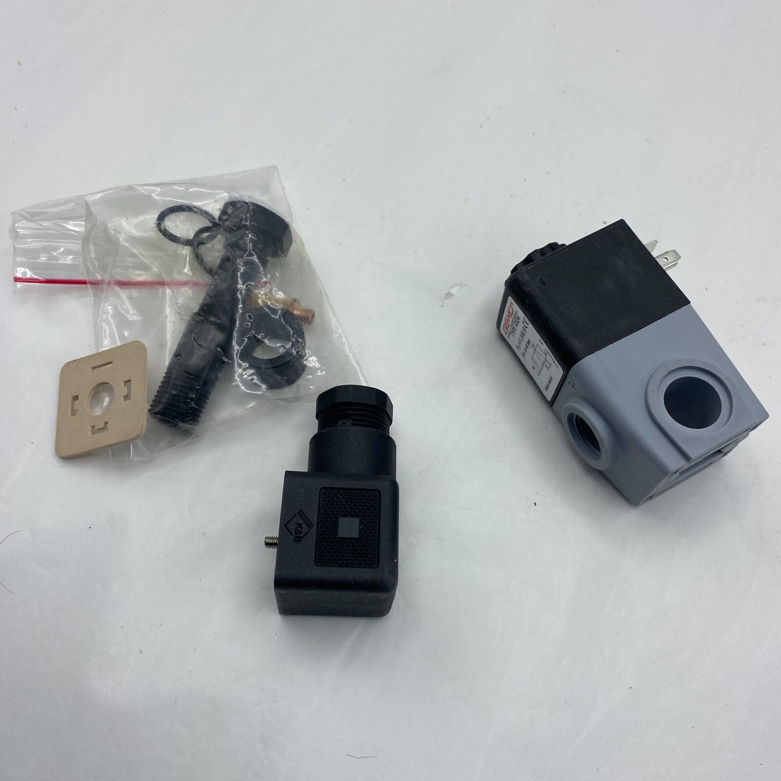 GEMU 0324 2M1474 41G4010610 SOLENOID VALVE 3/2-WEGE 120VAC TYPE 0324 VALVE 🎯
