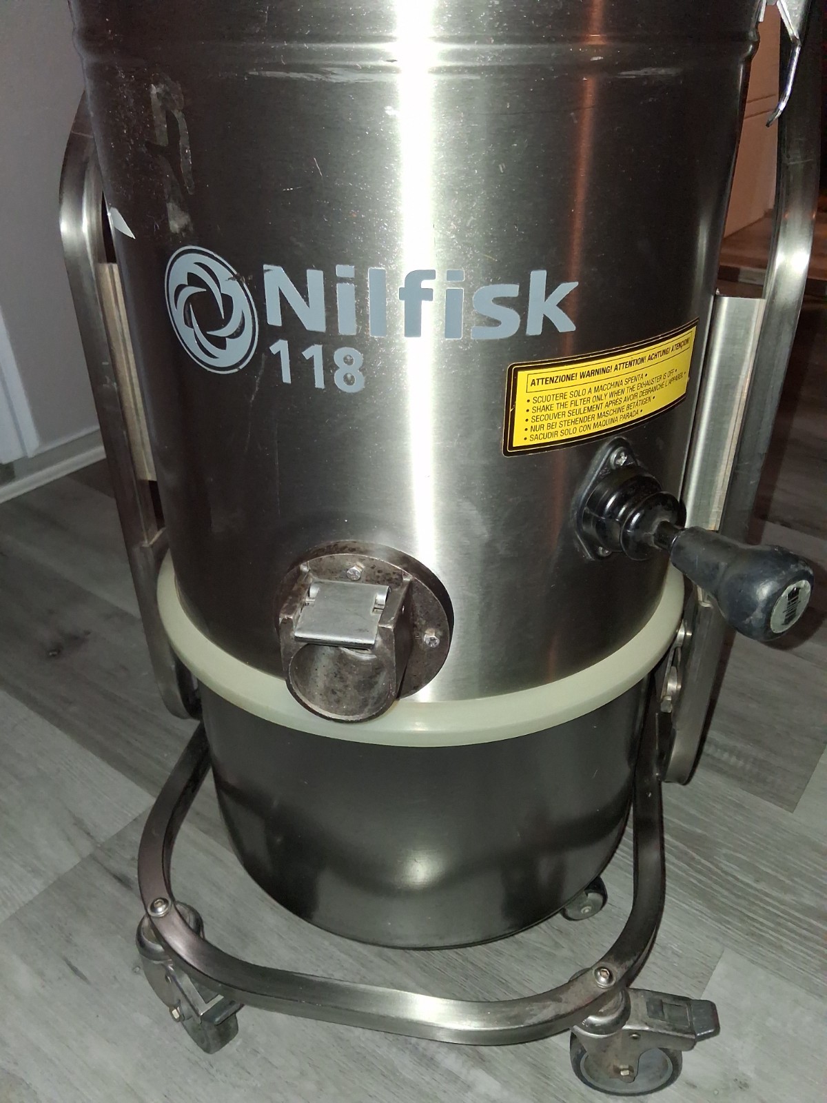 Nilfisk 118 Industrial Vacuum