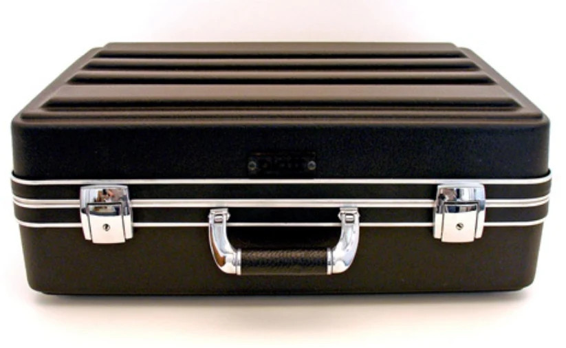 201407 – PLATT LUGGAGE – HEAVY-DUTY POLYETHYLENE CASE – Interior Dimensions (L x