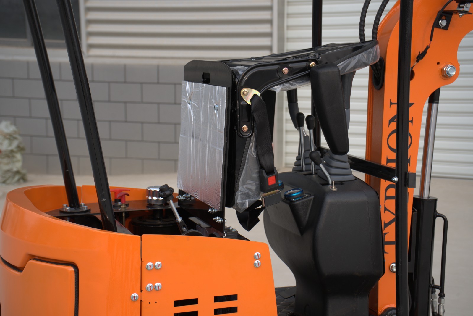 Free Ship TYPHON TYRANT X 1Ton Mini Excavator USA 13.5HP include 12 Attachments