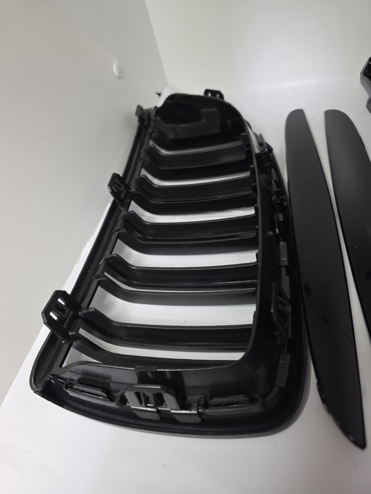 Gloss Black Front Bumper Kidney Grille Grill For BMW E90 E91 325i 335i 2005-2008