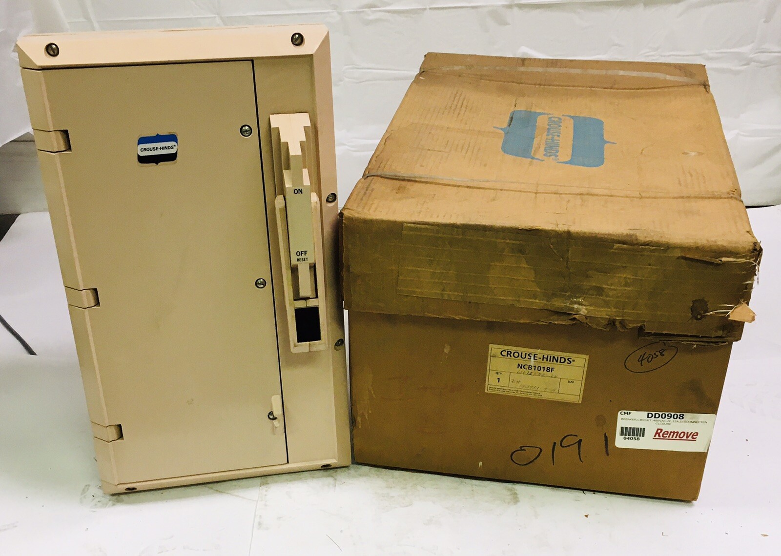 CROUSE HINDS NCB1018F-WT15EHB24 15 AMP NCB SERIES CIRCUIT BREAKER ENCLOSURE NEW!