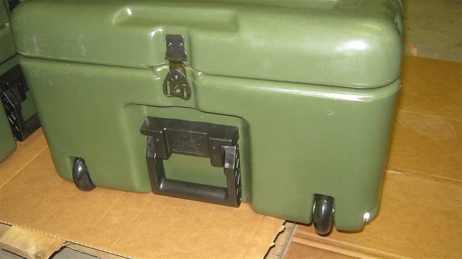 Hardigg Pelican Single Lid Hard Case 33x21x13 Medical Chest 5 Inner Totes