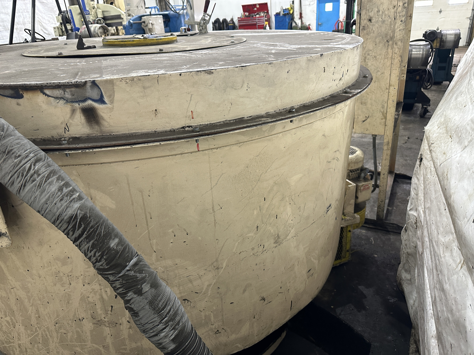 24 CUBIC FT GIANT GB-24DHW VIBRATORY COB DRYER: STOCK #77690