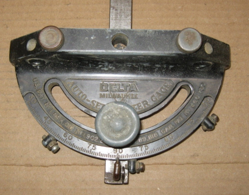 Delta Milwaukee auto-set miter gauge