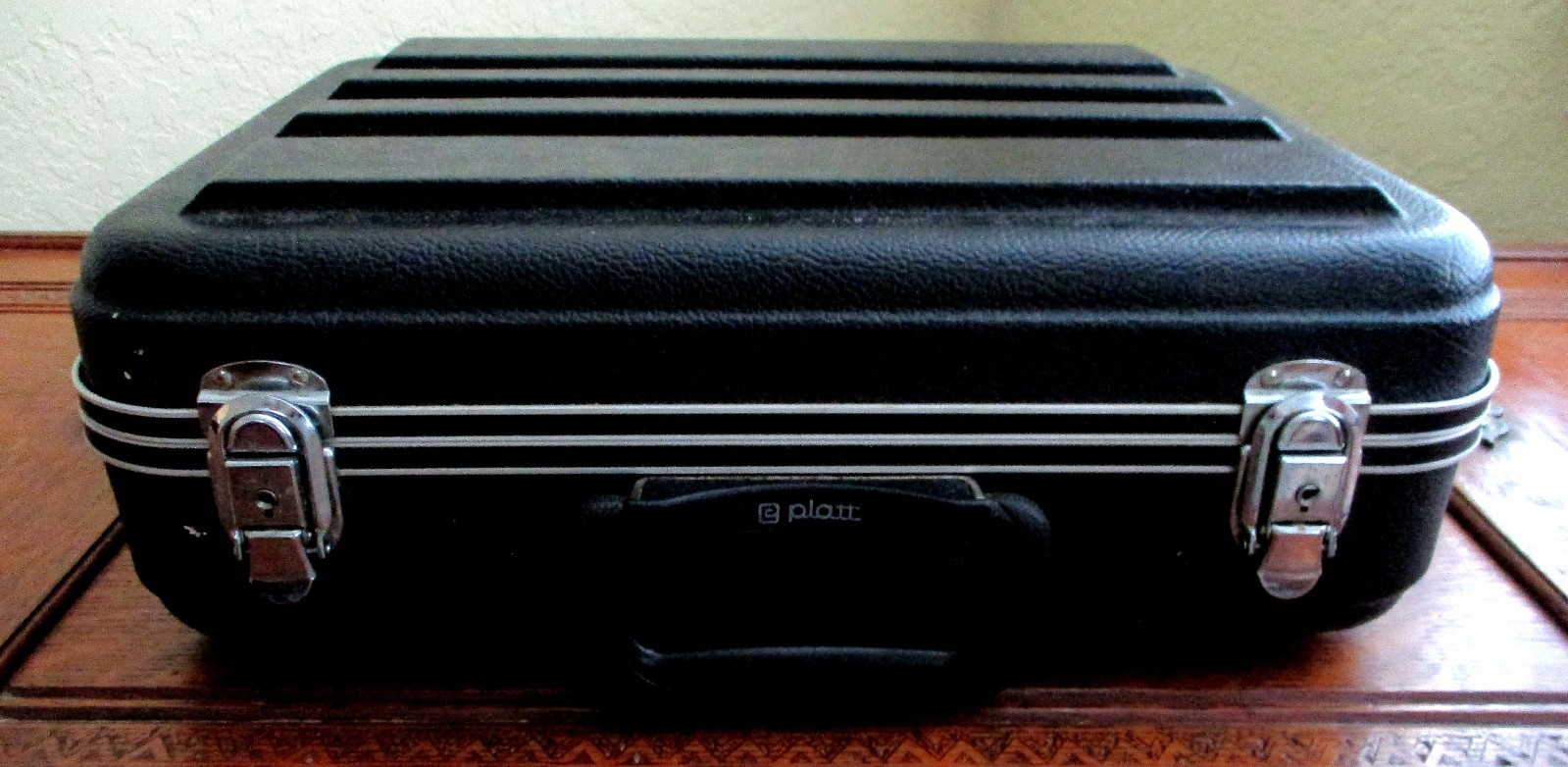 Platt 1416 Black Heavy-duty Case / Luggage with Foam Insert and Key