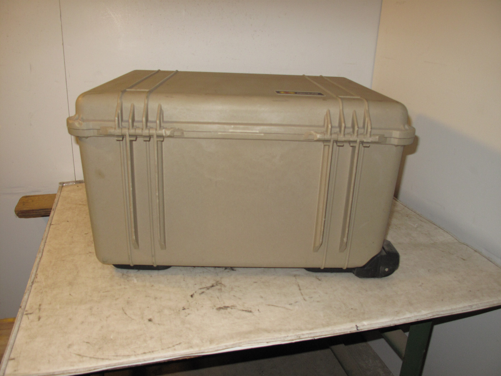 Pelican 1620 Hard Case 25x20x14 OD 21x16x12 ID Tan FDE Transit Shipping Wheels