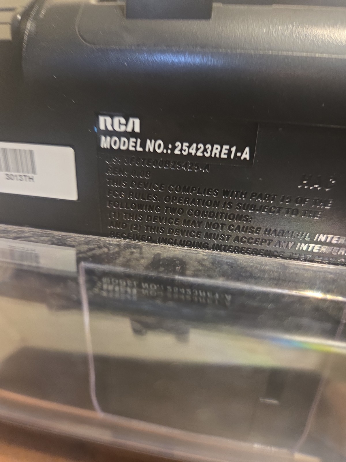 RCA VISYS 25424RE1A Corded Phone – Black/Silver