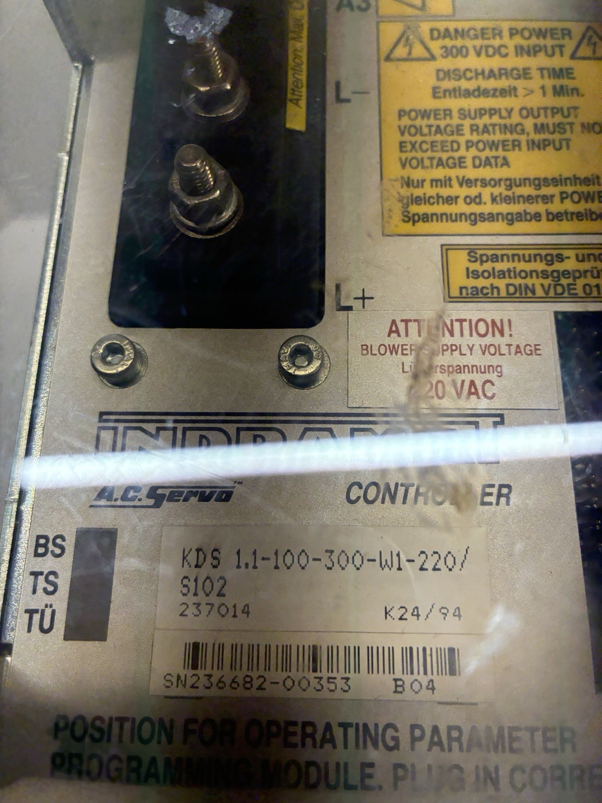 INDRAMAT KDS 1.1-100-300-W1-220 AC SERVO CONTROLLER