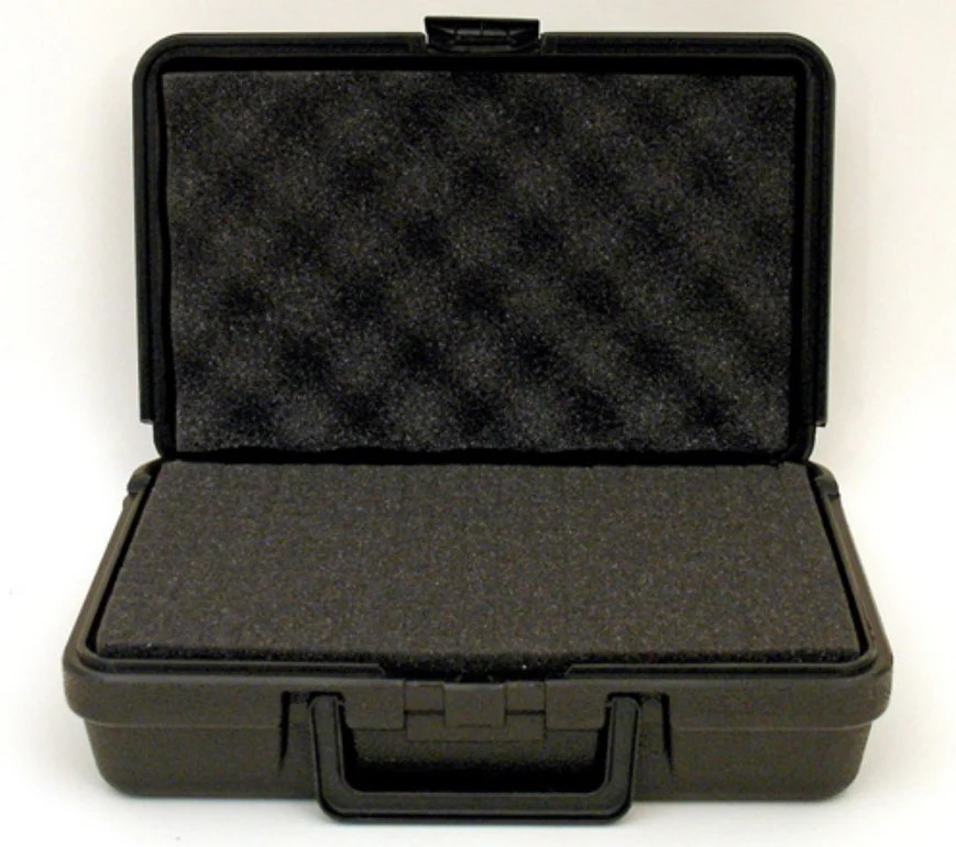 304 – PLATT LUGGAGE – BLOW MOLDED CASE – Exterior Dimensions (L x W x D): 11 5/1