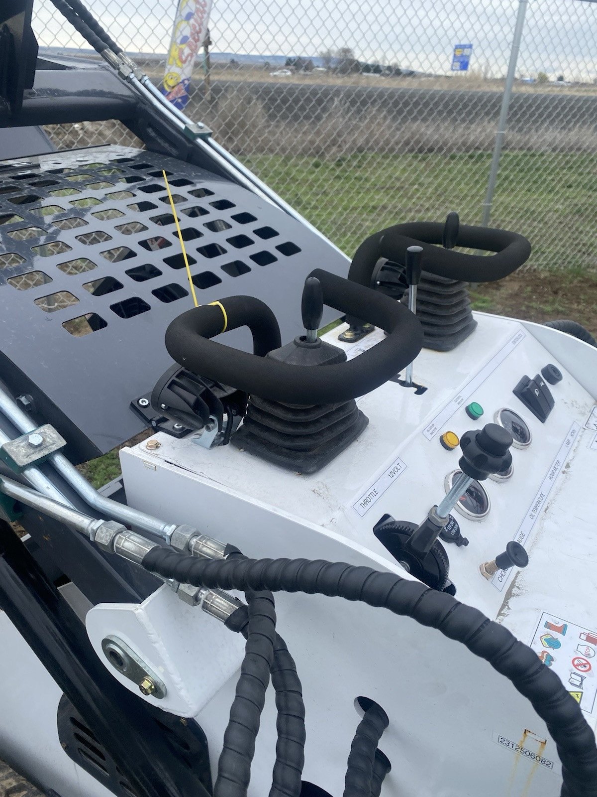 China Chinese Walk Behind Skidsteer Triple Valve