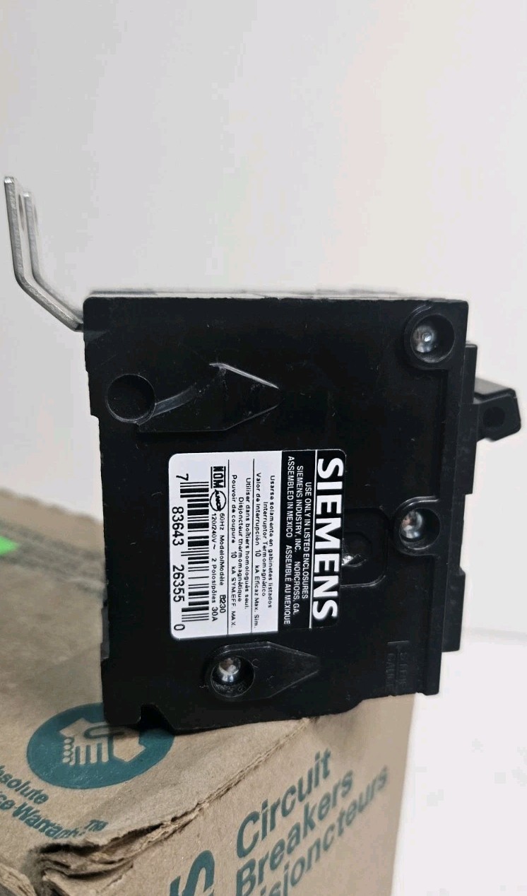NEW SIEMENS 30 Amp B230 240V 10kA Bolt-On Circuit Breaker 2 Pole
